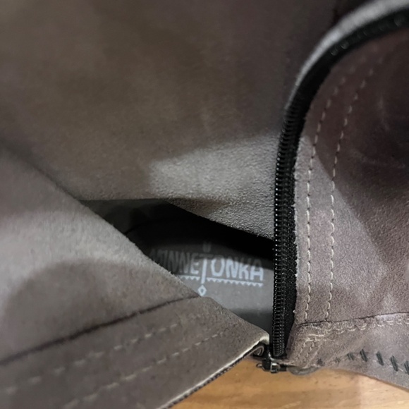 Minnetonka 2 layer gray suede fringe boots, size 8, cowboy chic, boho - Picture 12 of 14